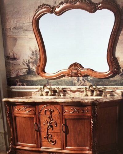 tủ labo cổ điển